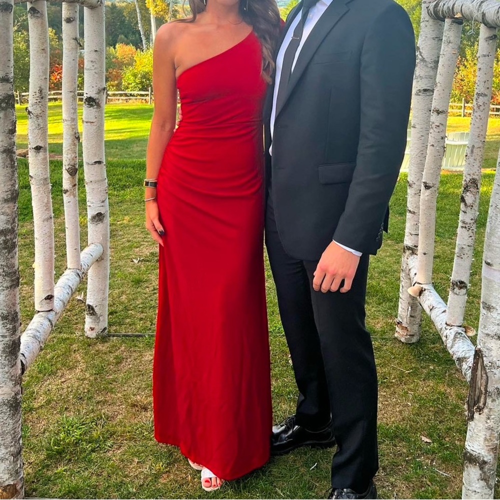 Elegant Red One-Shoulder Gown